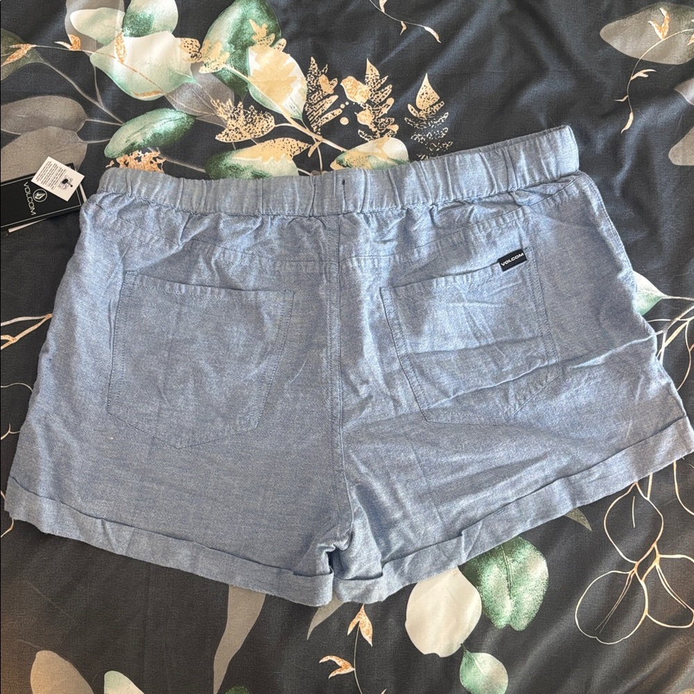 Volcom Shorts - Picture 2 of 3